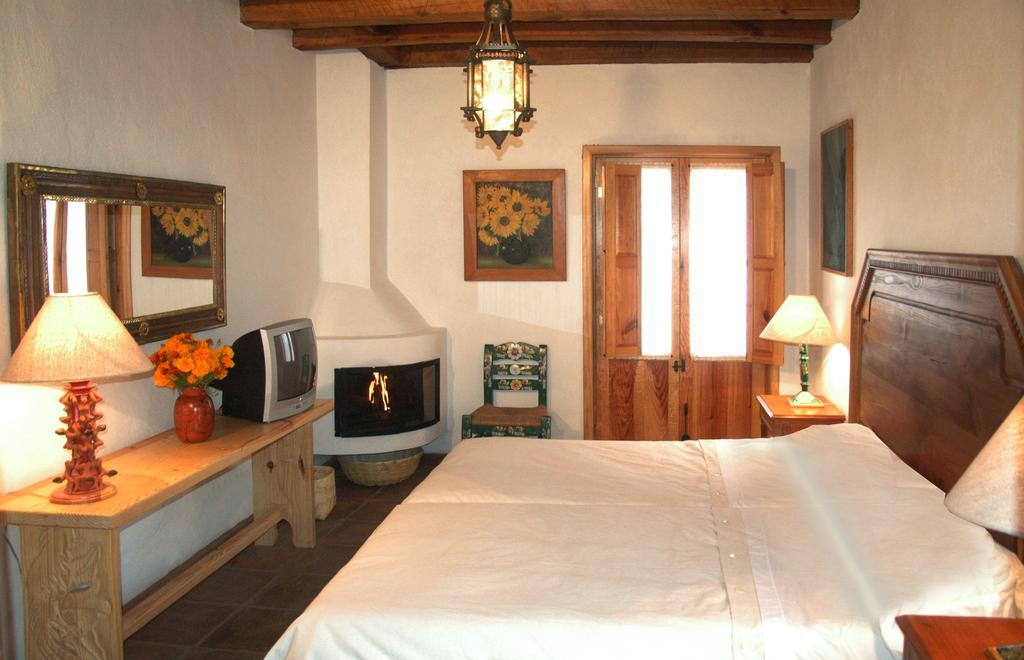 Hotel Estancia De La Era B&B Patzcuaro Room photo